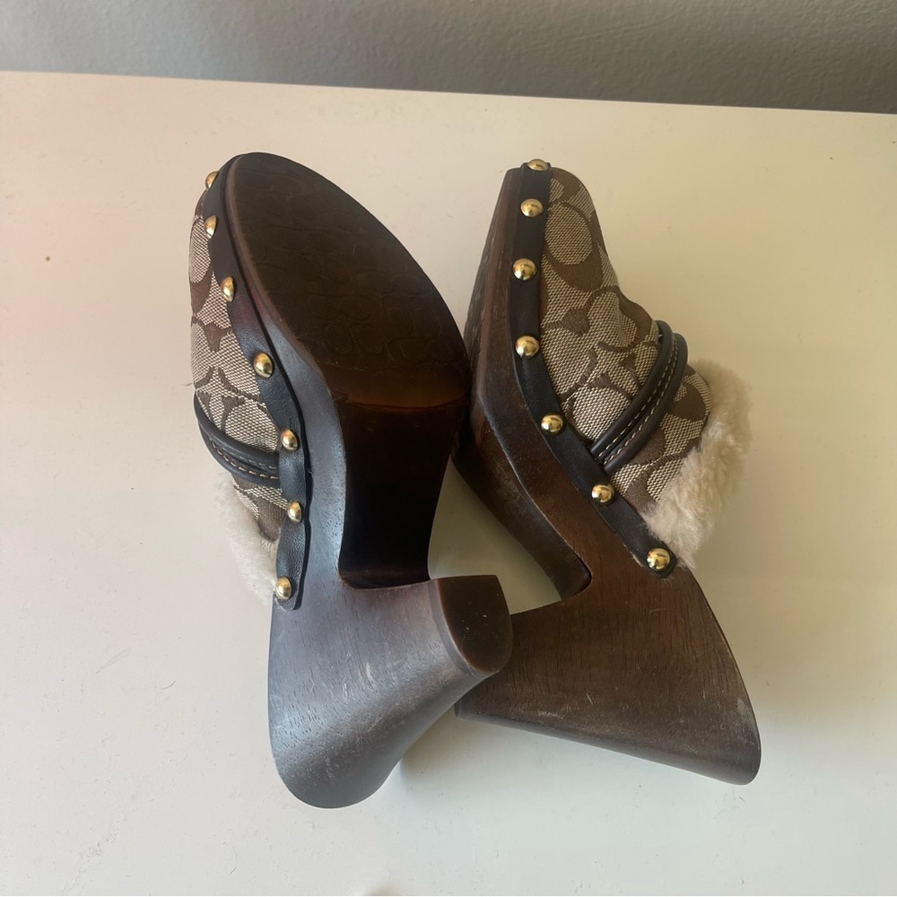 COACH Ivanka Signature Shearling Clogs Mules Brown Tan 6B Logo Studded - Picture 13 of 13